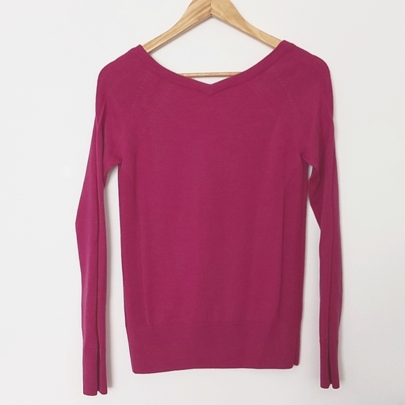 Icebreaker 100% Merino Wool Light Weight Sweater Magenta Size Small - Picture 2 of 7